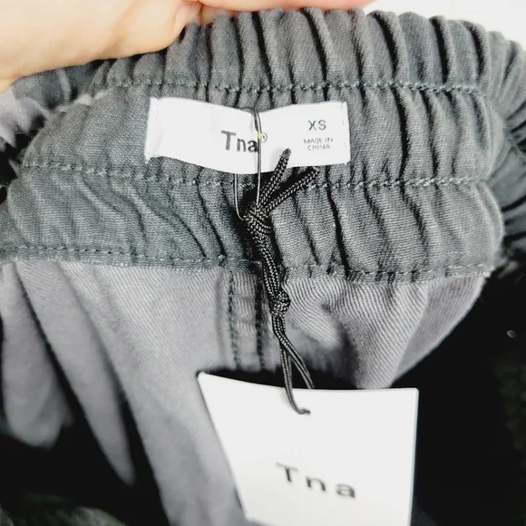 🆕️ TNA Alix grey camo pants - Picture 8 of 8